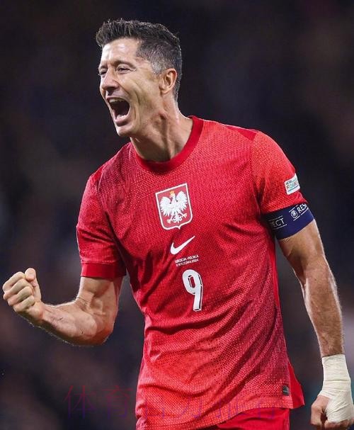 莱万:希望在国家德比展示进攻足球 尊重哈维的决定